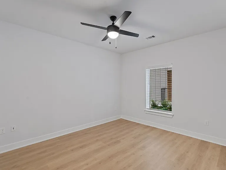 2500 Longview St #105 — Photo 8