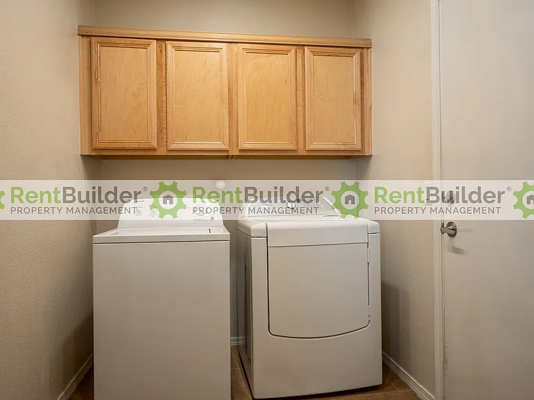 1027 Desert Willow Ct — Photo 4