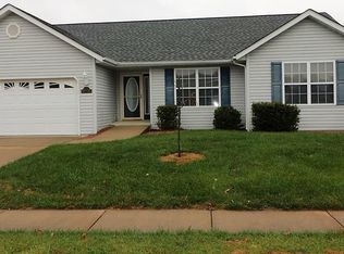 10930 Fallowfield Dr, Lebanon, IL 62254