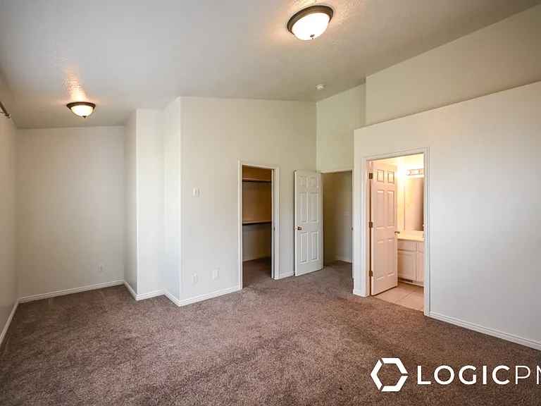 1743 S 750 E #UPSTAIRS — Photo 14