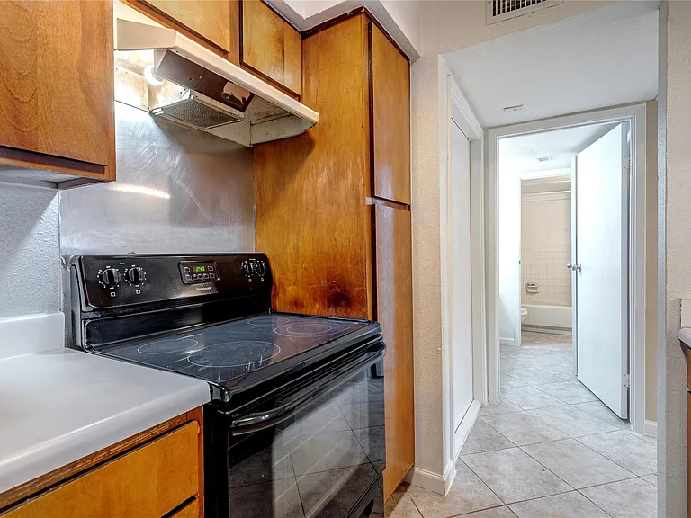 3005 Walnut Bend Ln #12 — Photo 5