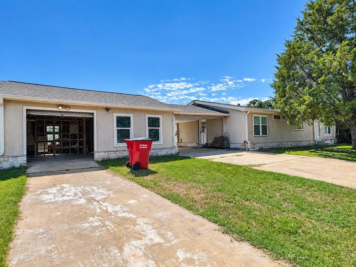 3 bed, 2.0 bath, 1920 sqft, $1,900 — Photo 2