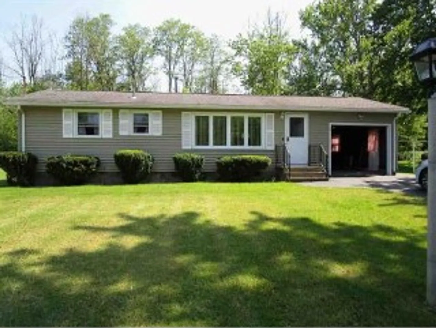 Ranch Home for Rent in Cicero — Photo 1