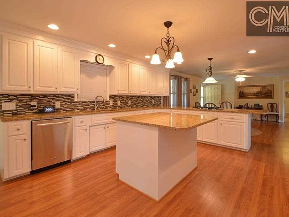 3rd image of 122 Pineview Dr