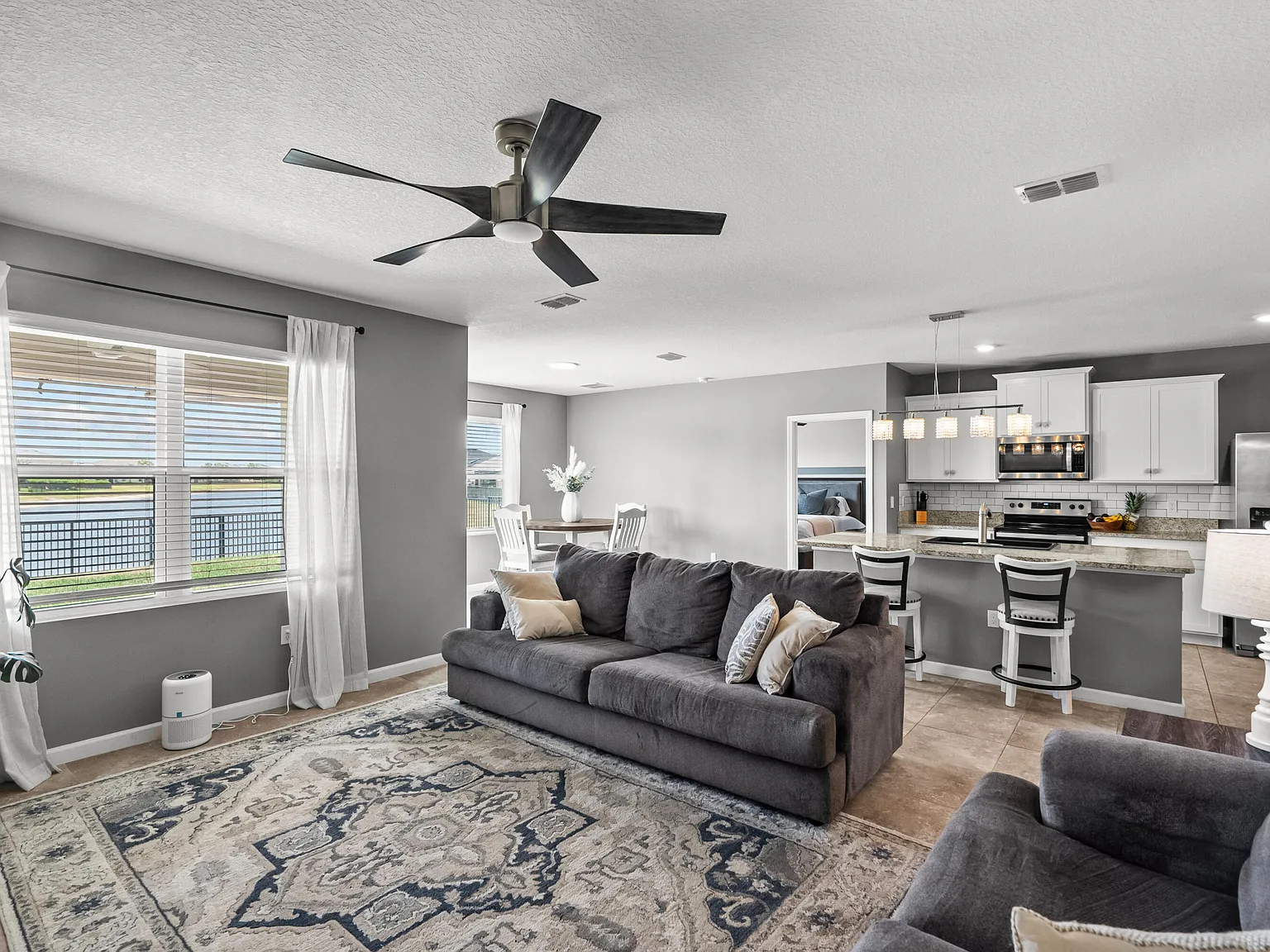 3 bed, 2.0 bath, 1672 sqft, $2,800 — Photo 2