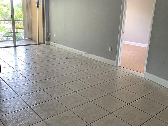 3rd image of 4215 N University Dr APT 309