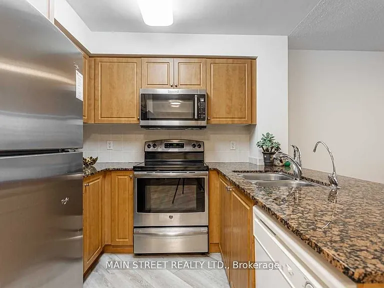 509 Beecroft Rd #816 — Photo 6