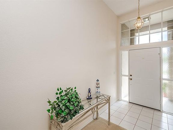 3rd image of 2504 N Field Ln