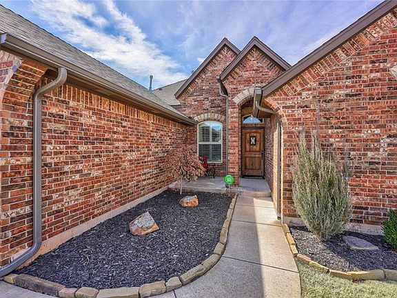 3rd image of 19105 Pinehurst Trail Dr