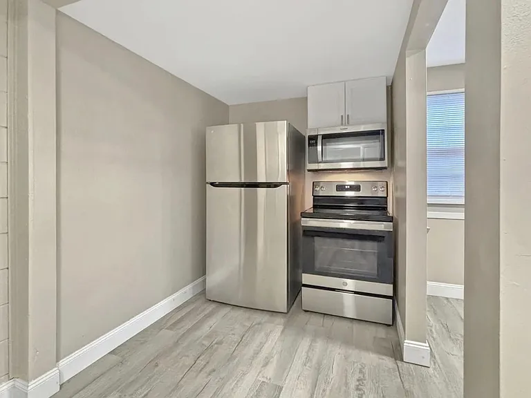 24 S Beechtree St #C — Photo 8