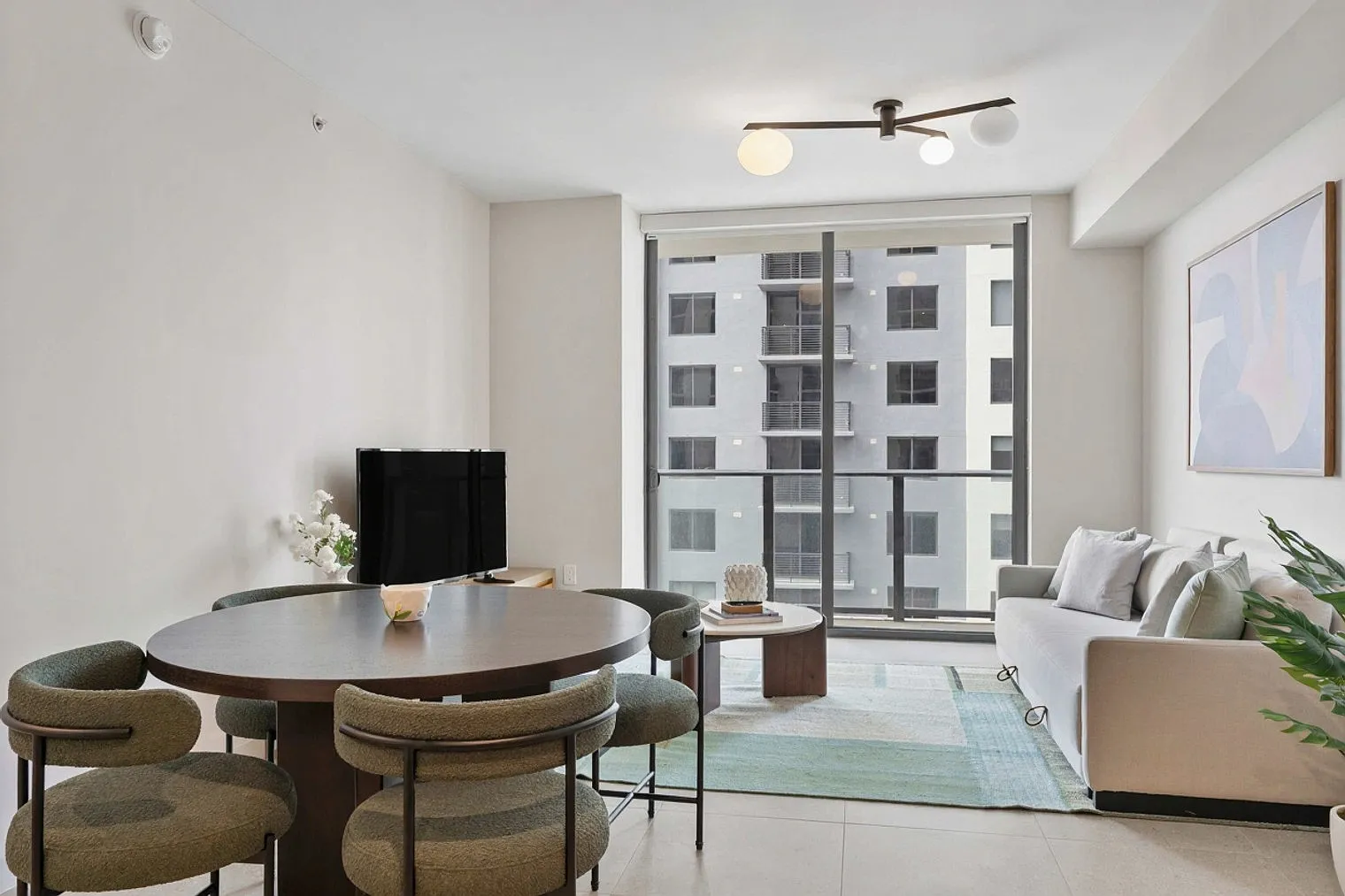 1 bed, 1.0 bath, 645 sqft, $2,241 — Photo 4