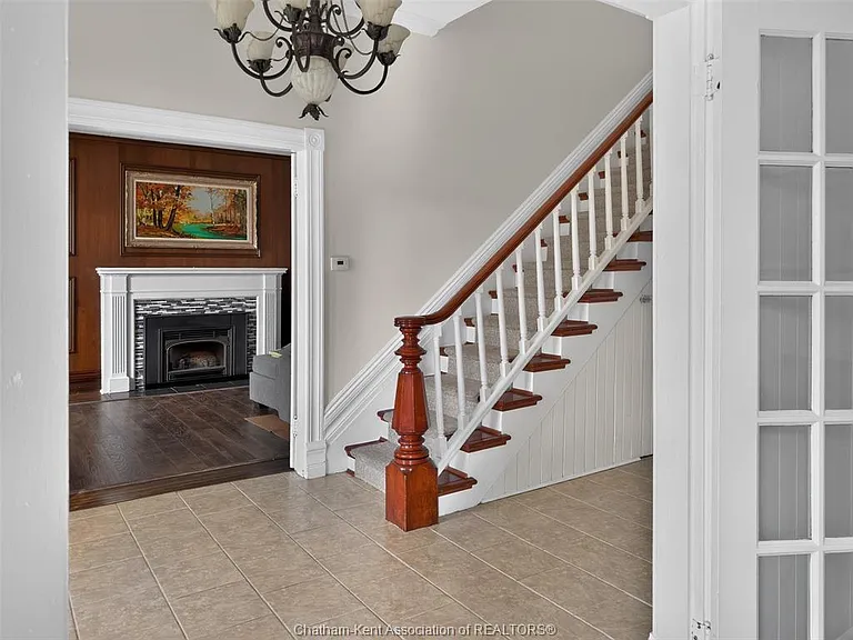 598 Park Ave W — Photo 5