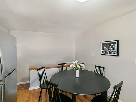 3rd image of 3313 Bristol Rd