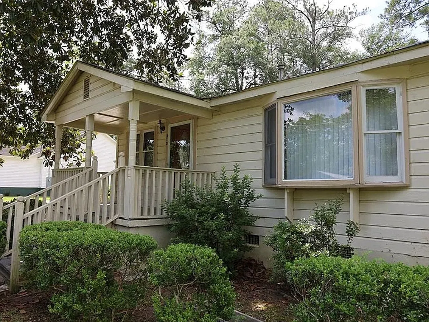 Spacious 4-Bedroom Thomasville Home with Hardwood Floors & Attached Garage — Photo 1