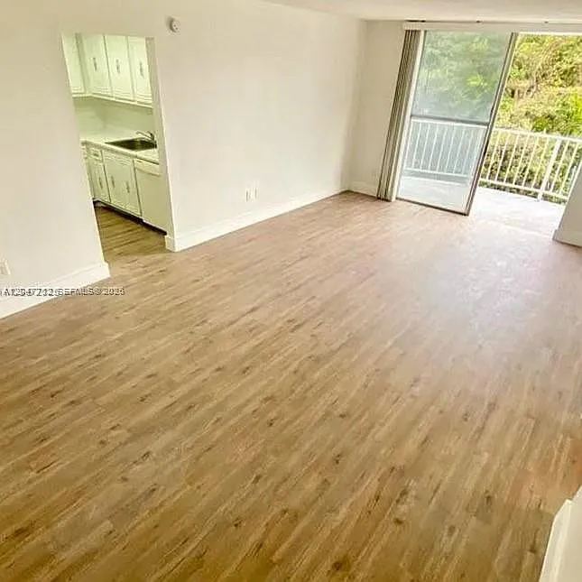 Montecarlo Condo — Photo 4