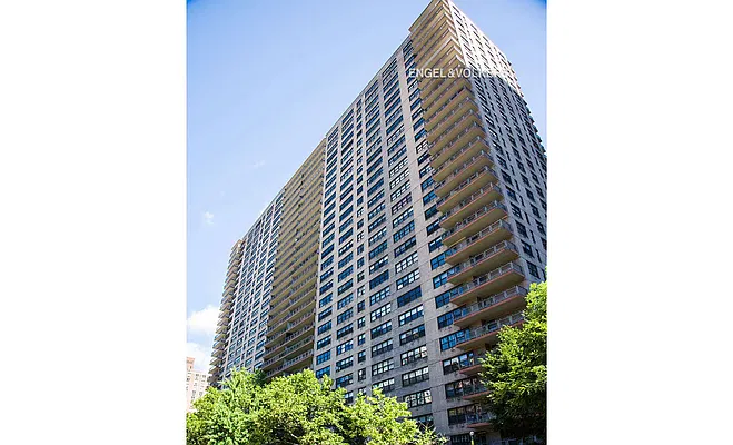 Rented by Engel & Völkers New York City | media 9
