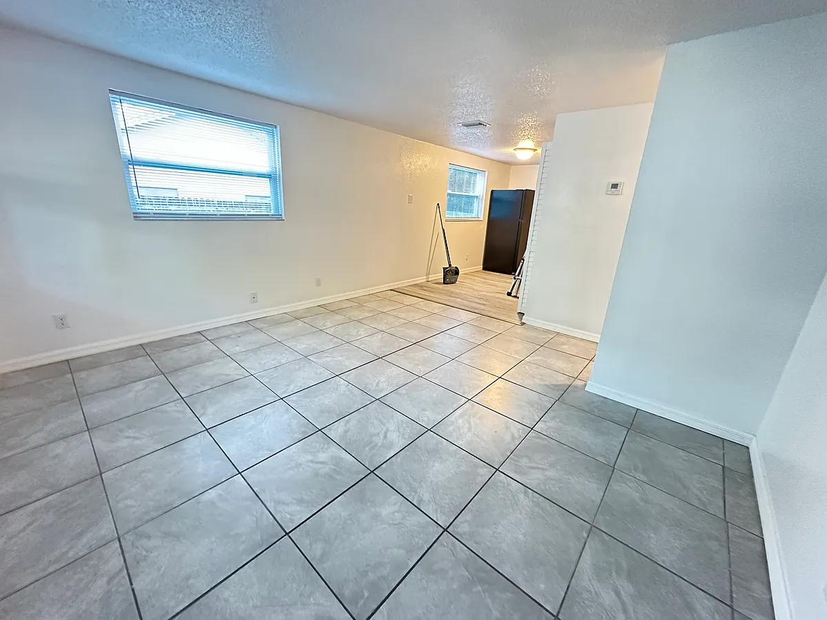 Building Photo - 5901 Plaza View Dr #5901