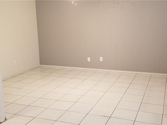 4th image of 3404 Toronto Ave