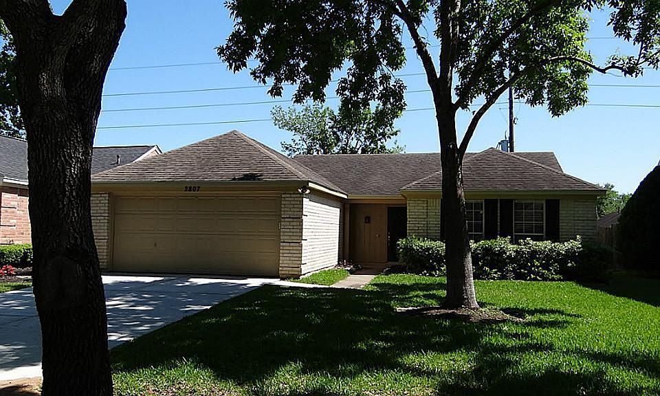 1st image of 2807 Lakefield Way