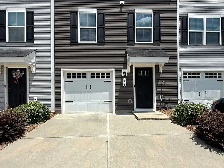 306 Parkridge Way — Photo 1