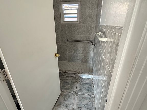 5th image of 1409 S Sultana Ave