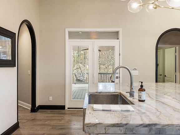 24th image of 442 Lakeview Cir
