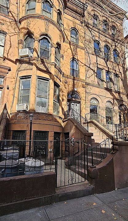 1st image of 67 Halsey St Floor 1