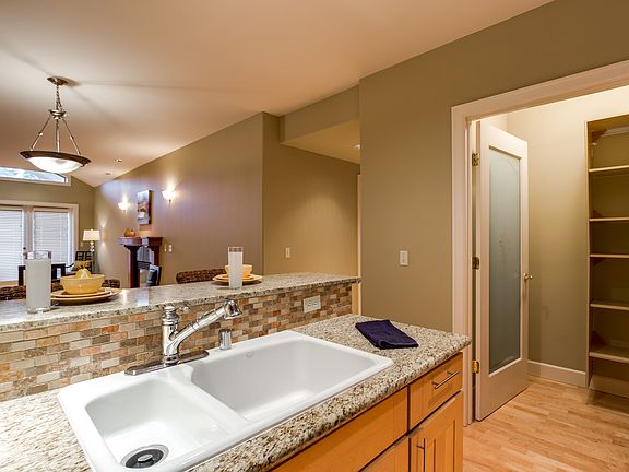 Master bath w/walk-in closet