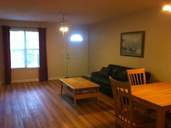 4th image of 1100 Green Tree Ct #B