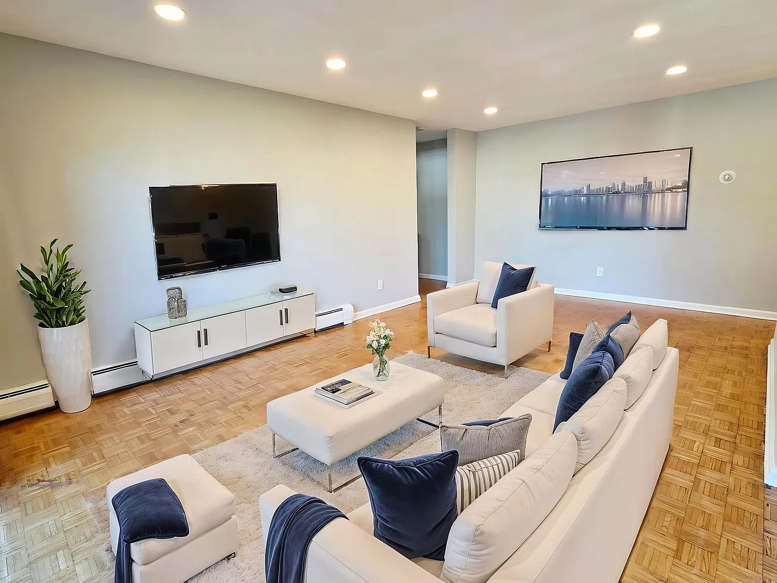 1 bed, 1.0 bath, 800 sqft, $2,100 — Photo 2