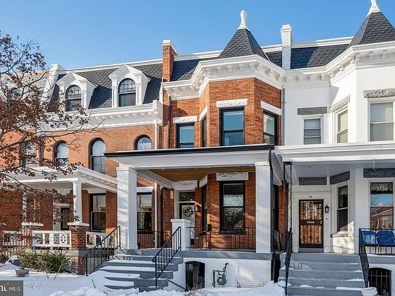 32 Adams St NW — Photo 3
