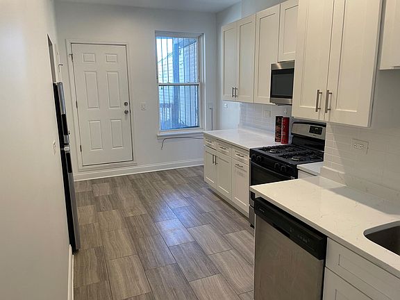3rd image of 2523 N Milwaukee Ave Unit 2