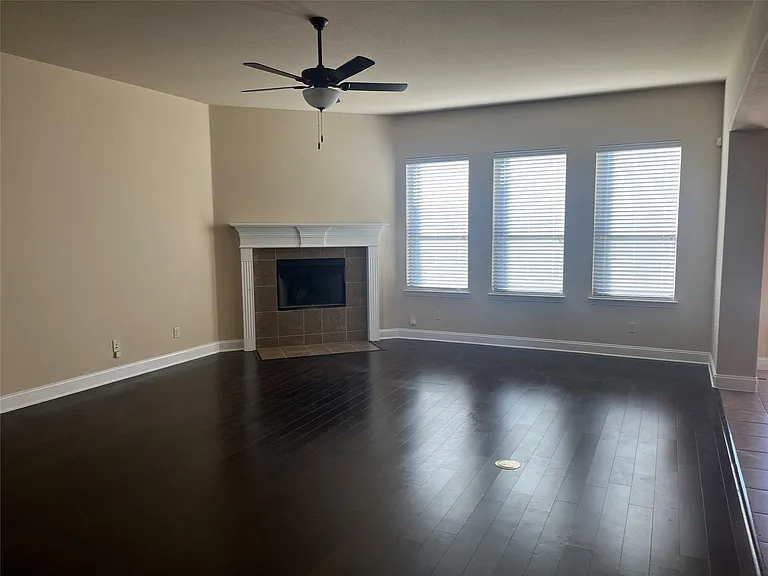 3826 Hyde Park Dr — Photo 5