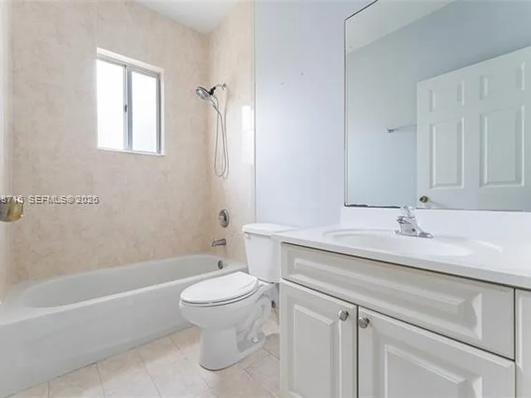 379 NE 31st Ave — Photo 22