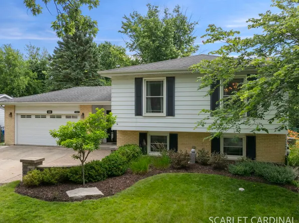 1881 Cambridge Ln, Wheaton, IL 60189