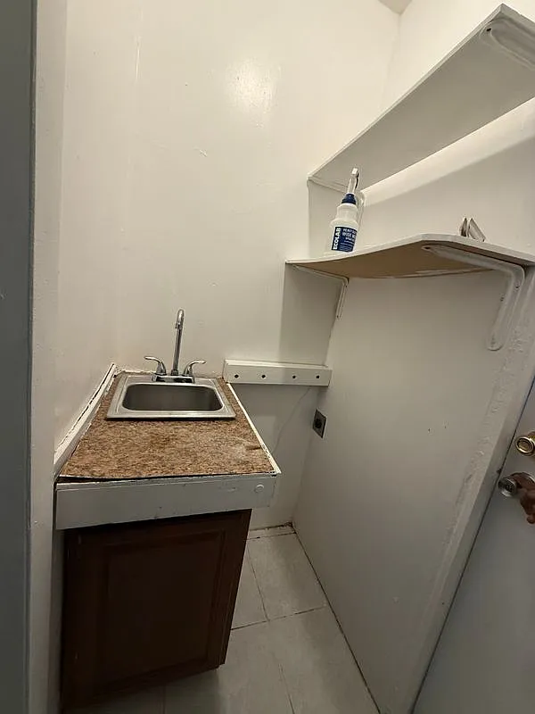 Studio, 1.0 bath, 900 sqft, $1,300 — Photo 3