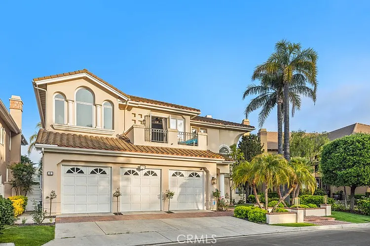 6 bed, 4.5 bath, 4108 sqft, $9,500 — Photo 1