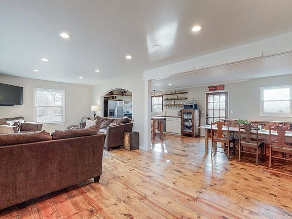 2nd image of 2615 Baugh Ln
