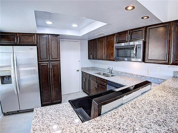 5th image of 824 Coleman Ave