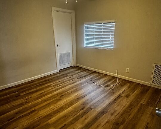 4th image of 108 W Holt Ave
