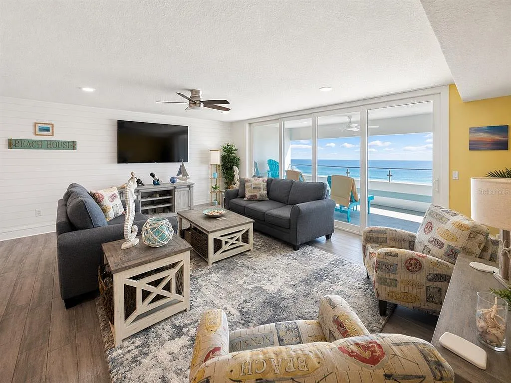 3 bed, 2.0 bath, 2100 sqft, $8,500 — Photo 3