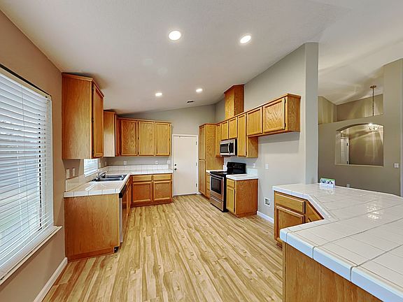 5th image of 1013 Bay Shore Dr