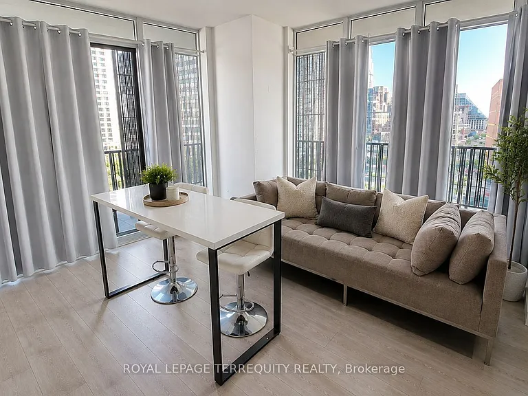 8 Eglinton Ave E #505 — Photo 5