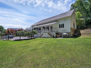 27 Beacon St, Beacon Falls, CT 06403
