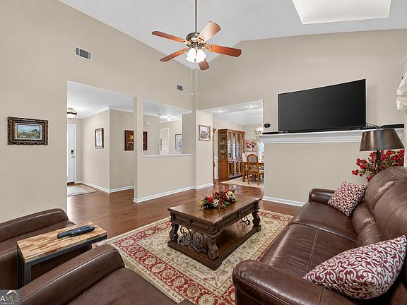 3rd image of 2955 Hillcreek Dr