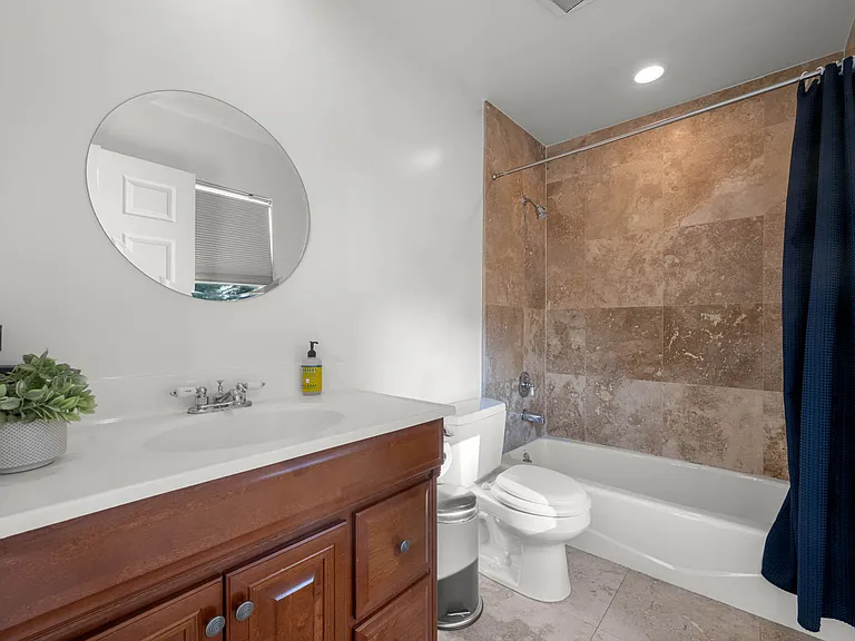 6714 Blucher Ave — Photo 10