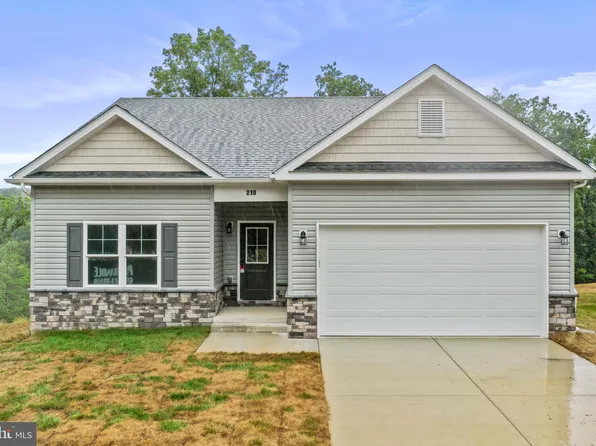 210 Larimar Ln, Inwood, WV 25428