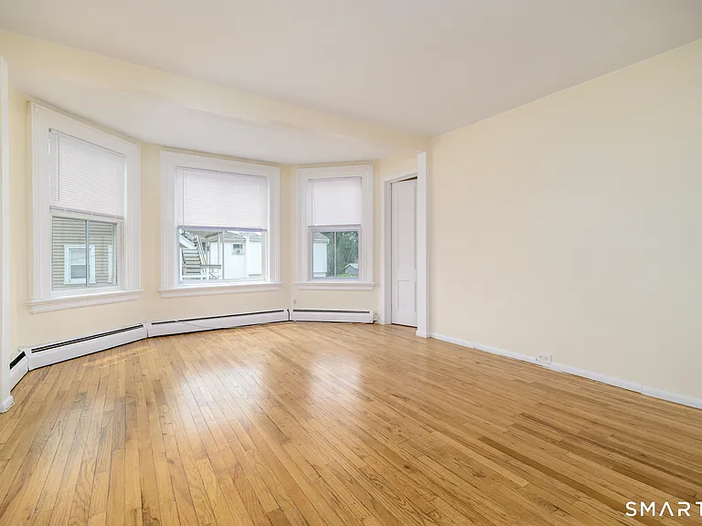 18 Elm Tree Pl #2 — Photo 3