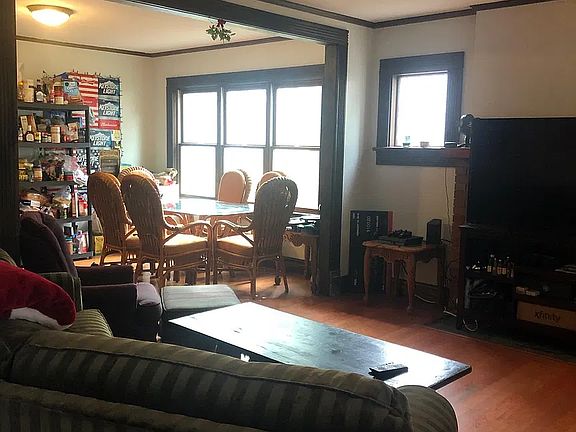 4th image of 804 N Walnut St