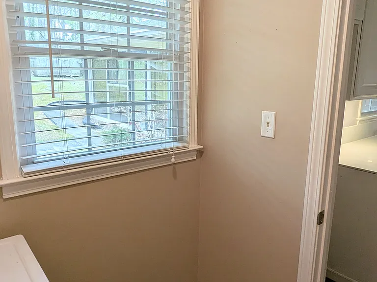 34 E Kenora Dr SW — Photo 11